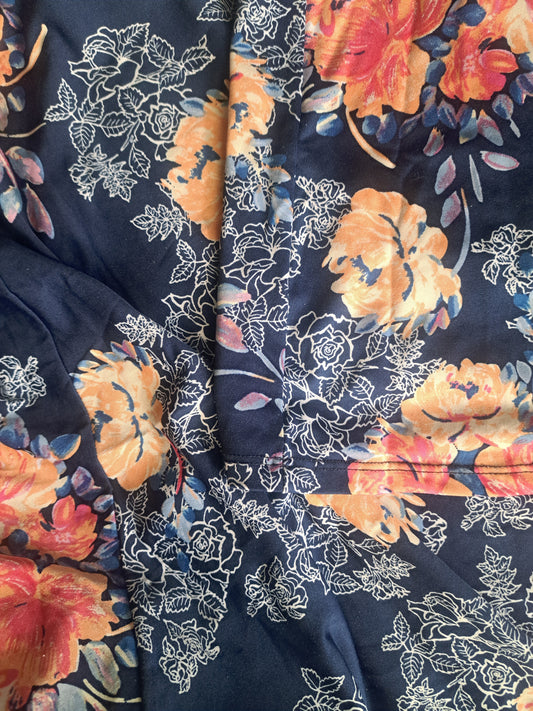 Jupe mi-longue bleue et fleurie