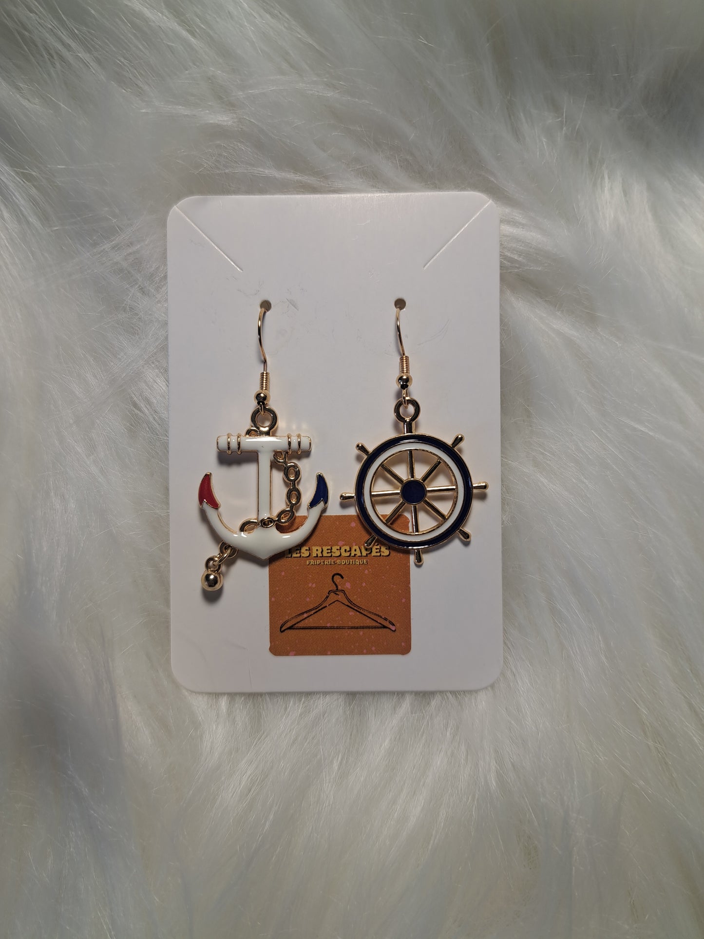 Boucles d'oreilles dépareillées-bateau