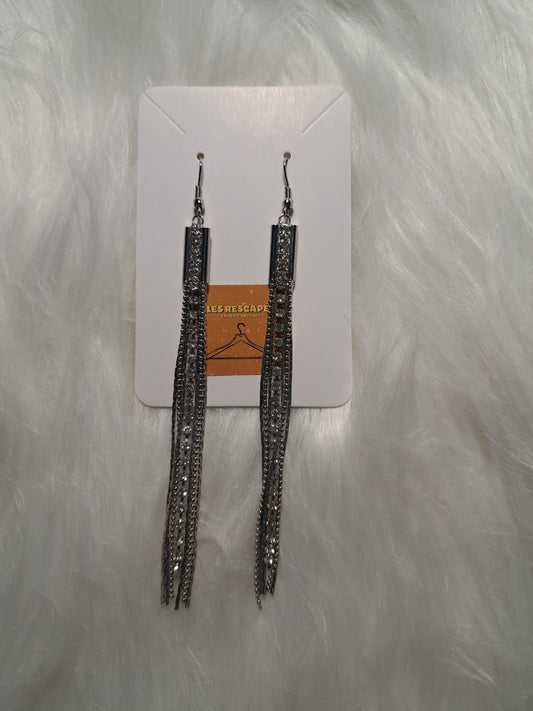 Boucles d'oreilles longues argentées faux diamants