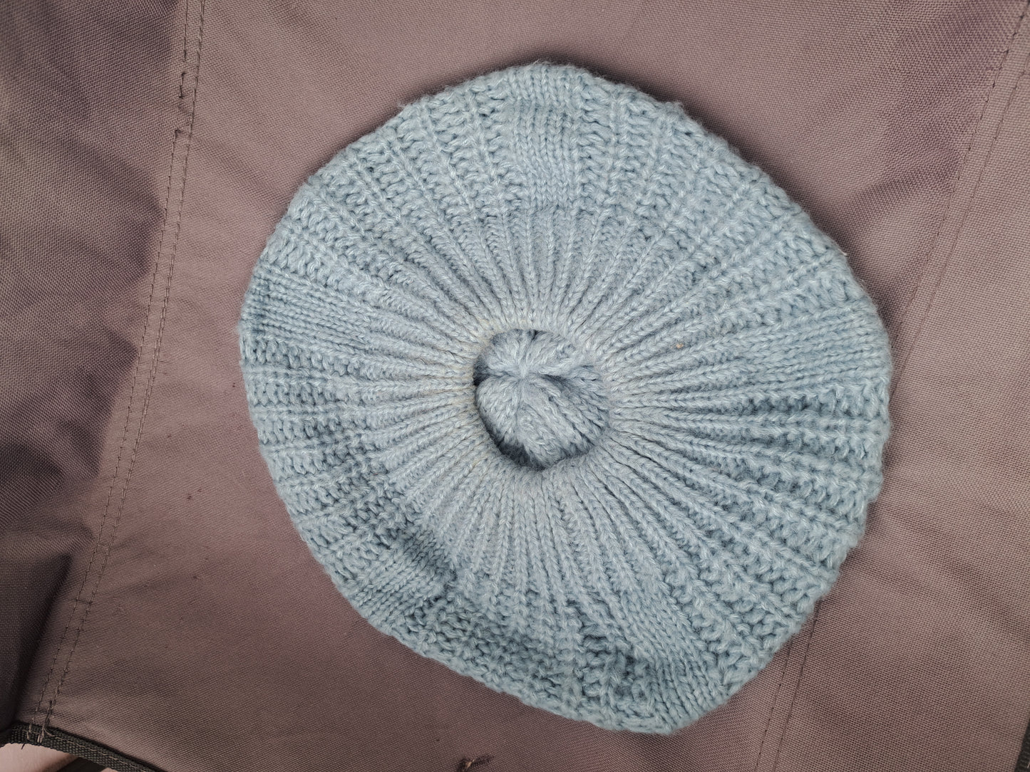 Tuque bleu pâle style béret