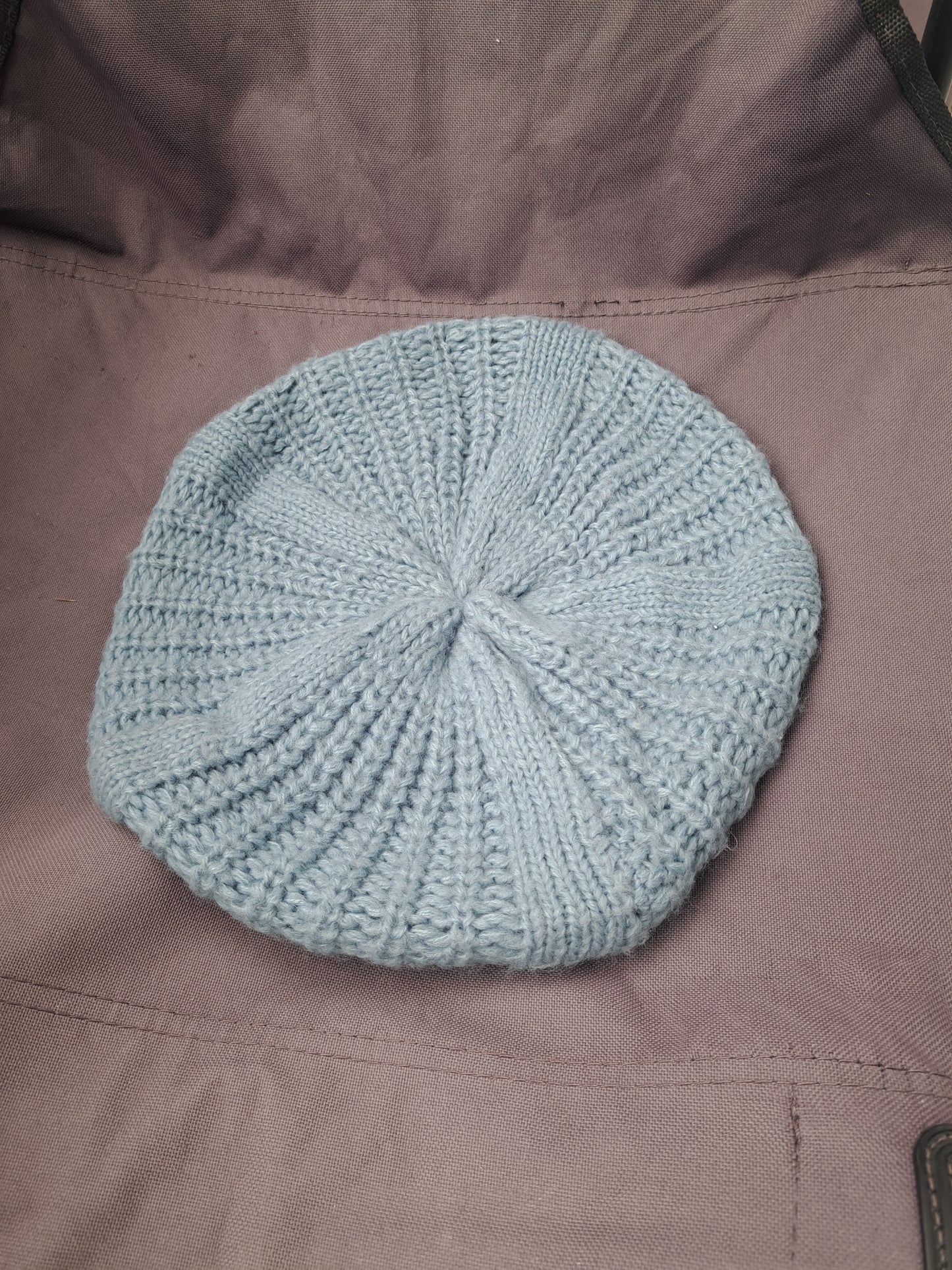 Tuque bleu pâle style béret