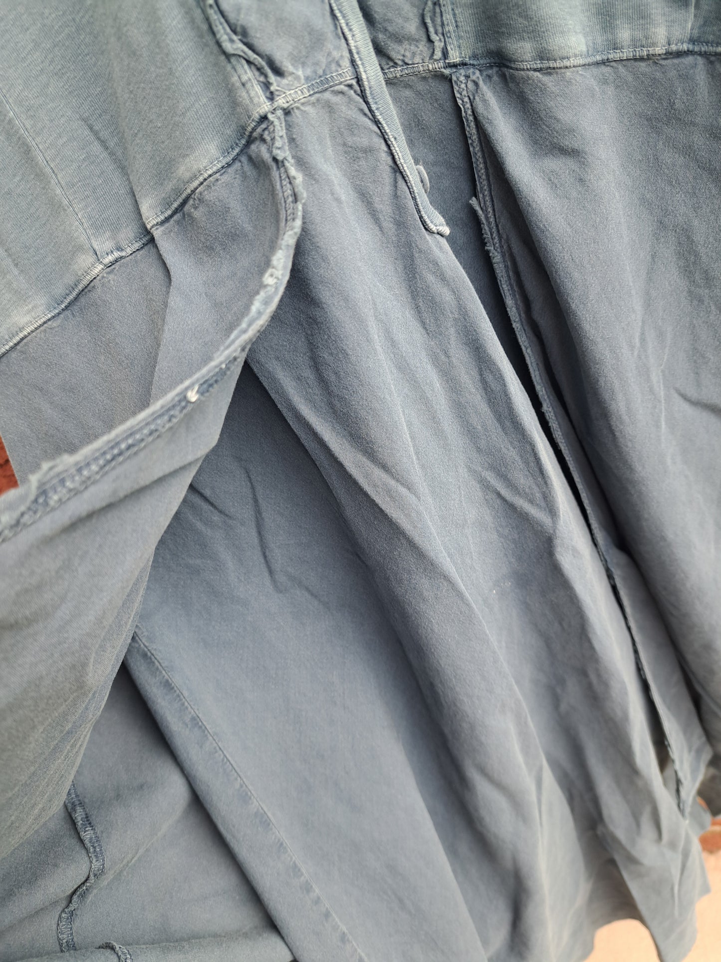 Robe bleue-grise à manches longues avec layers