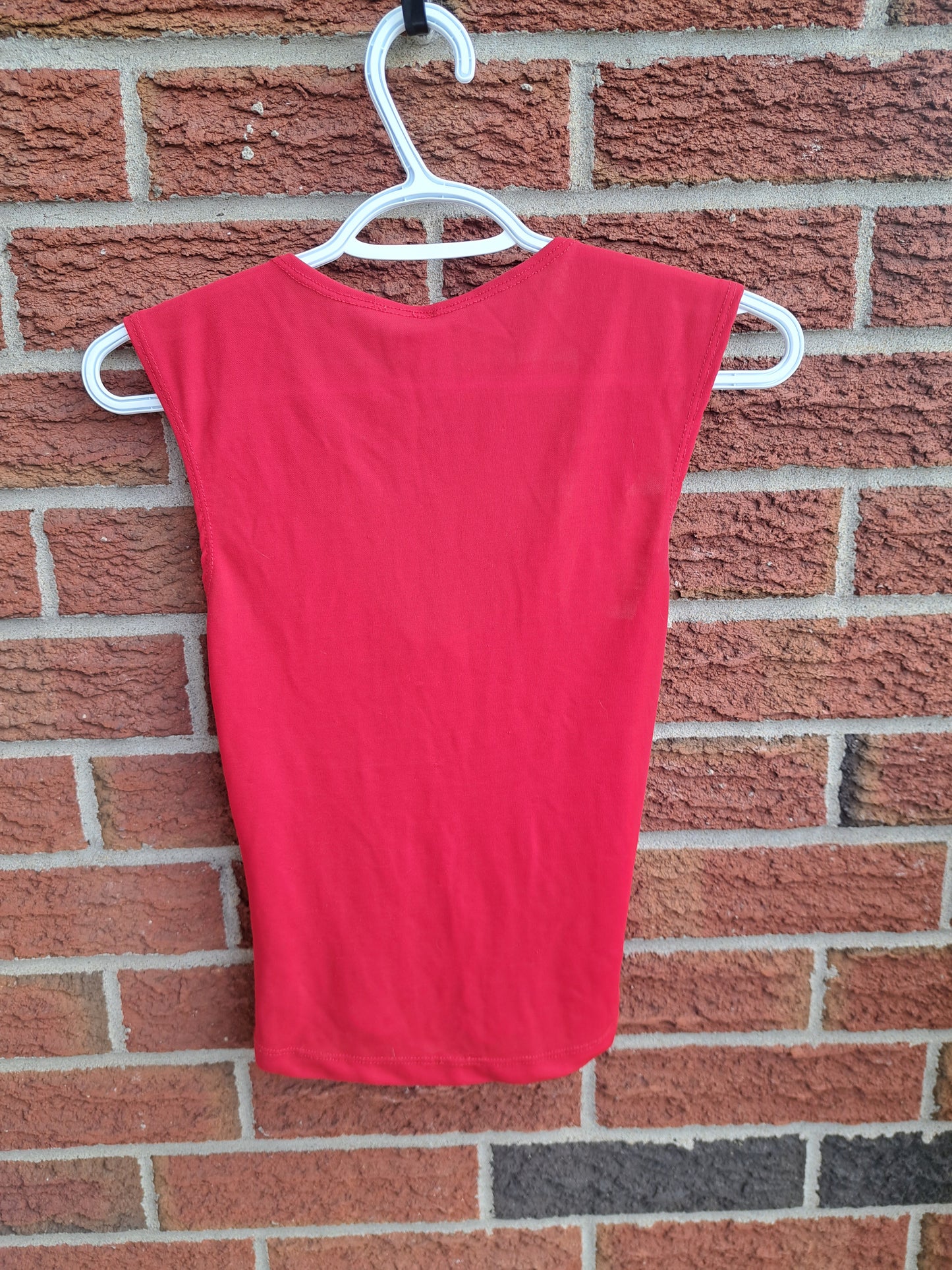 Haut rouge sans manches extensible