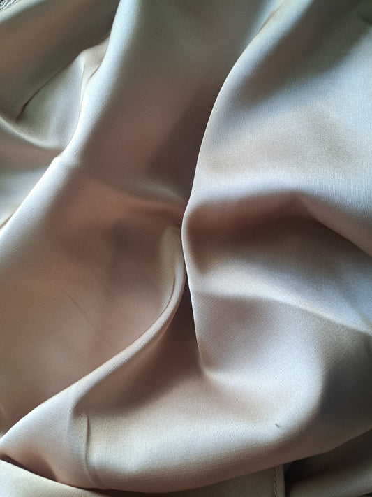 Camisole satinée dorée