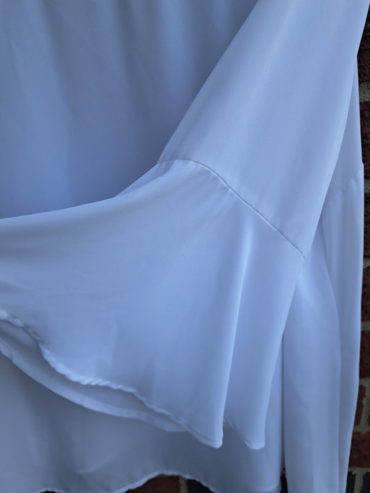 Chandail blanc transparent à manches longues évasées
