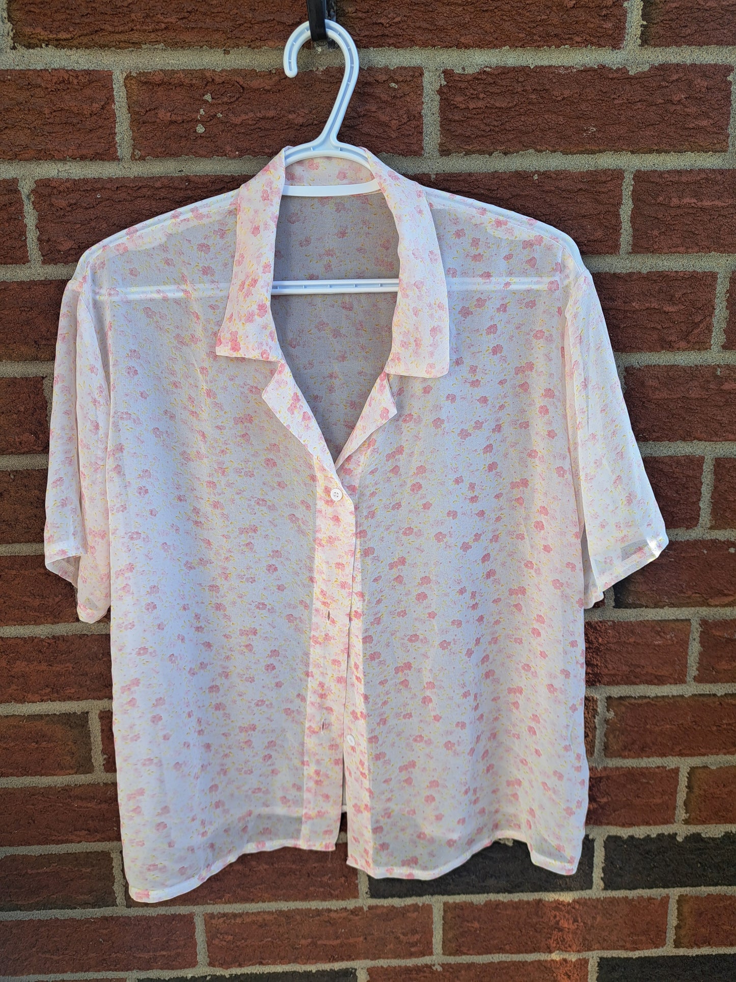 Chemise à manches courtes blanche et rose transparente