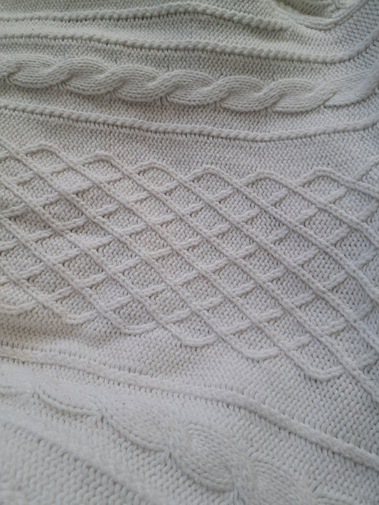 Chandail torsadé blanc à manches longues