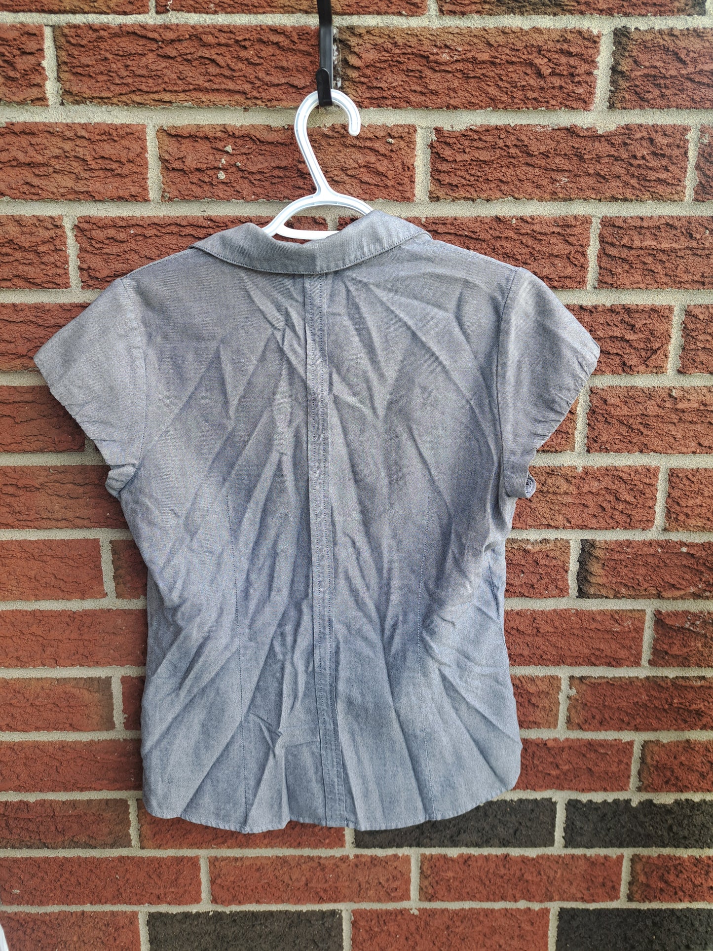 Chemise à manche courtes grises pâle avec boutons