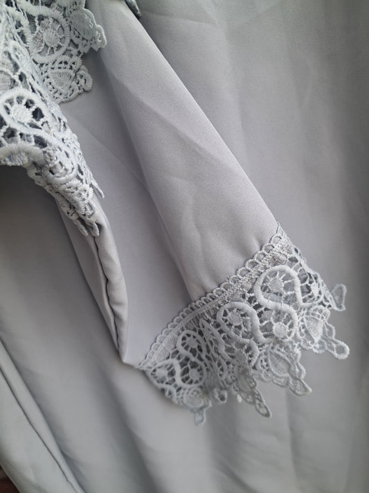 Chandail gris à manches longues évasées