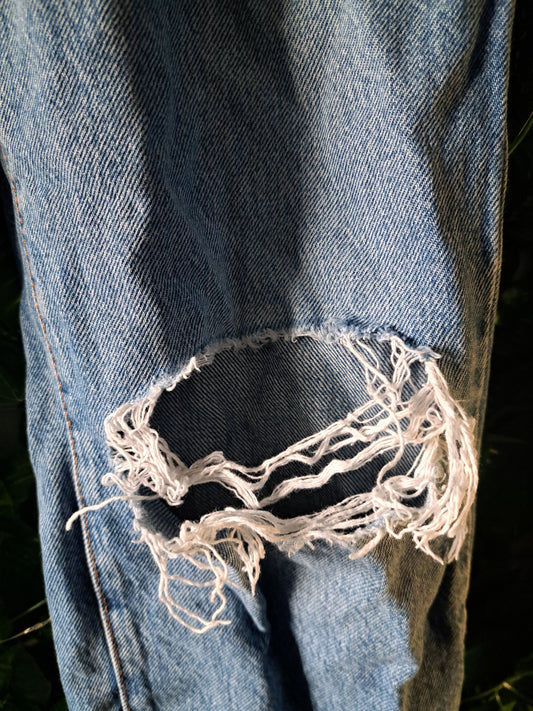 Jeans bleu pâle troué coupe vintage