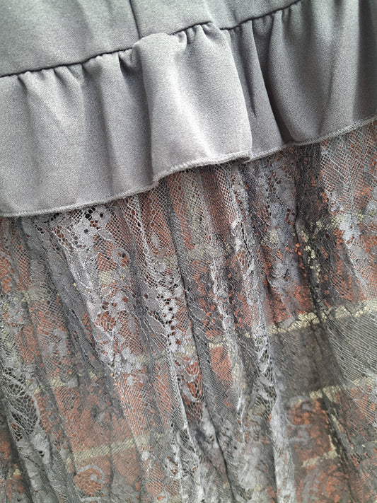 Jupe noire avec dentelle dans le bas