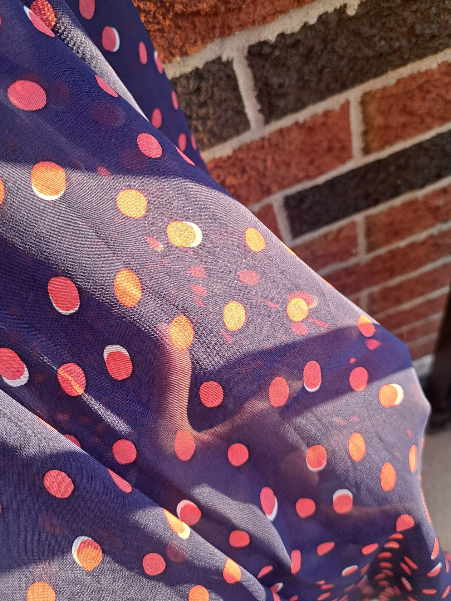 Robe bleue, par-dessus de maillot