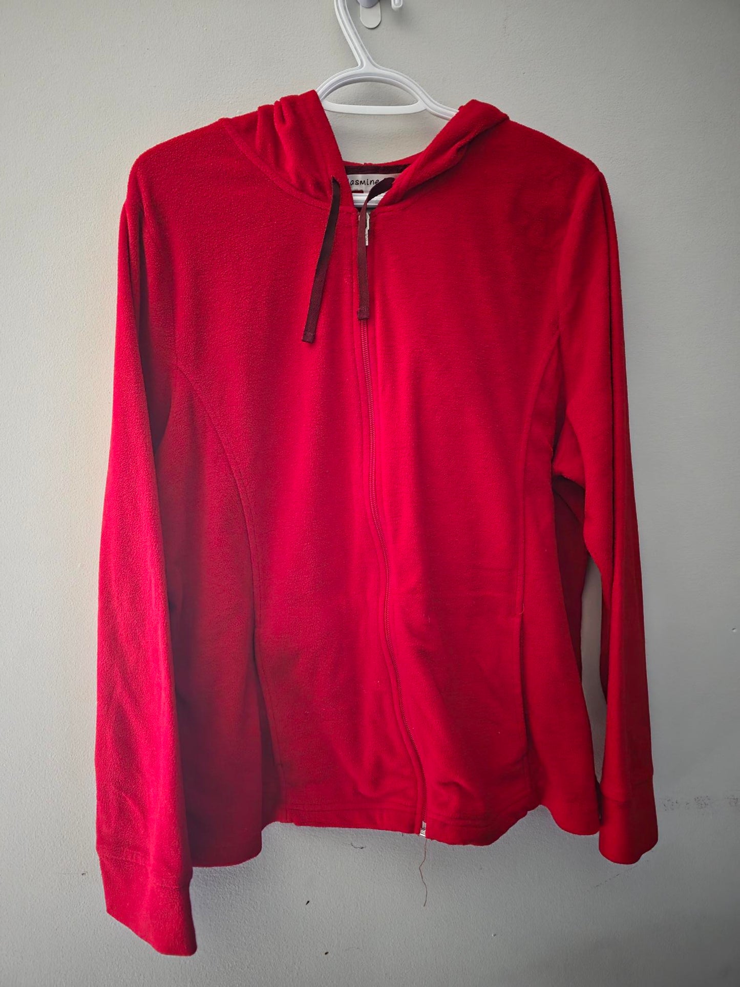 Veste rouge douce avec fermeture éclair et capuchon