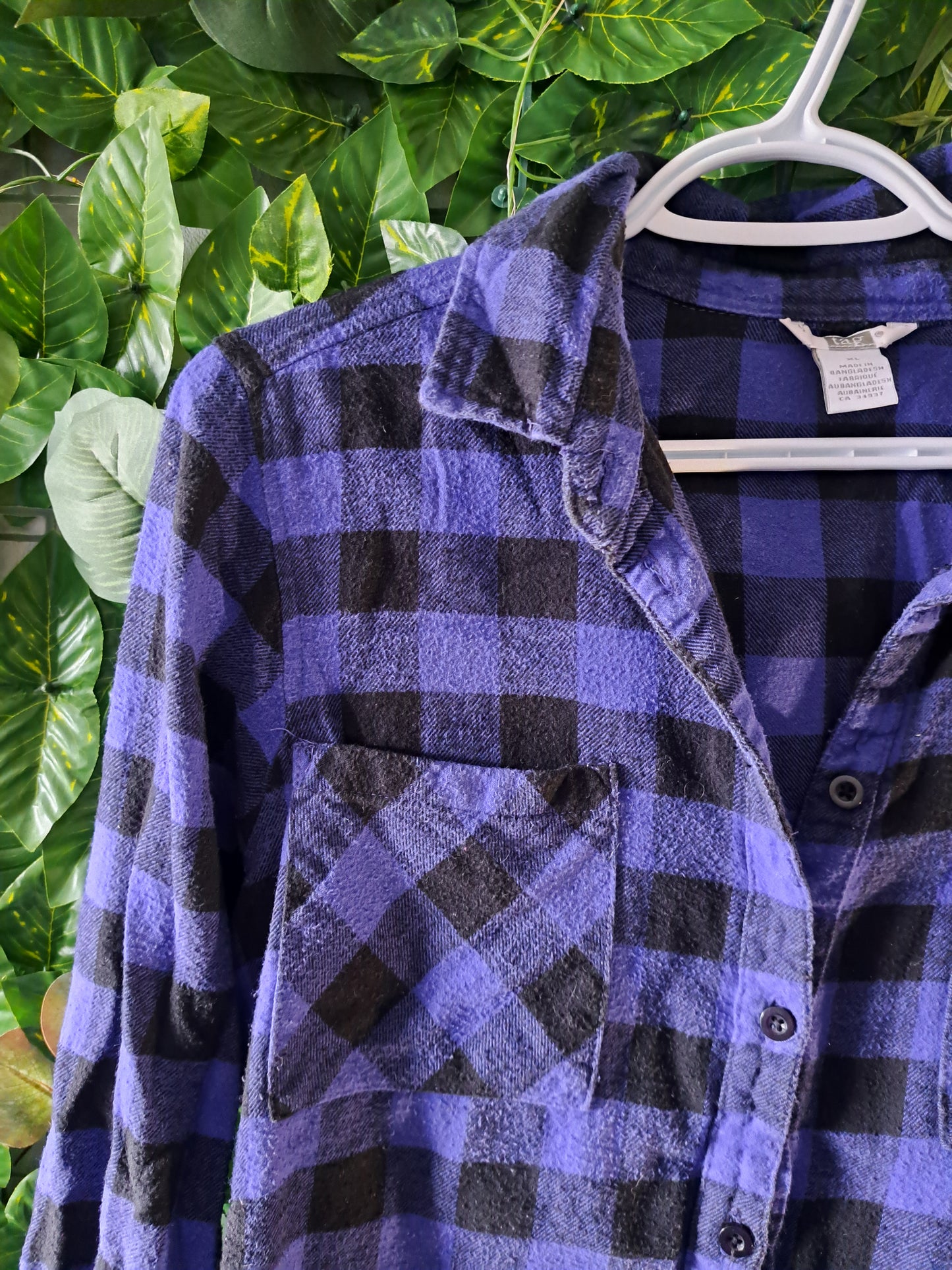 Chemise à carreaux bleue et noire