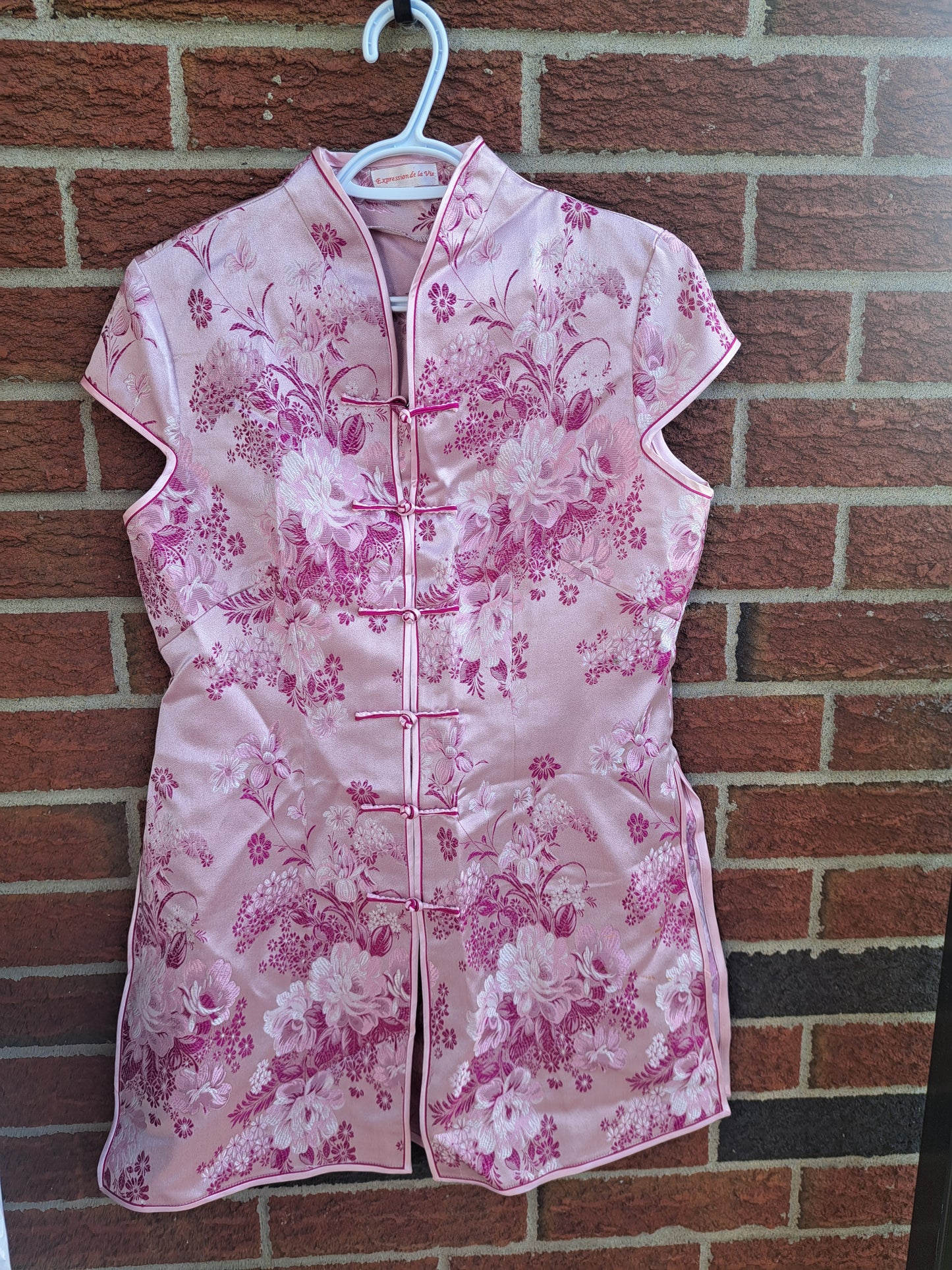 Robe cheongsam traditionnelle rose motifs floraux