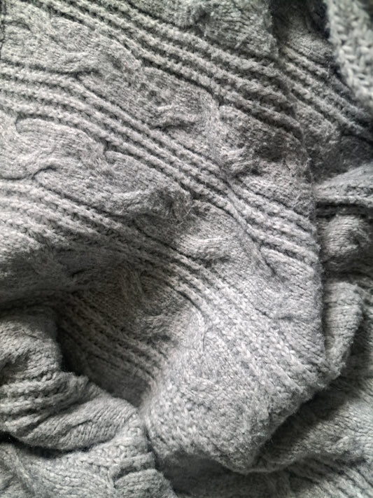 Chandail de laine gris pâle à manches longues