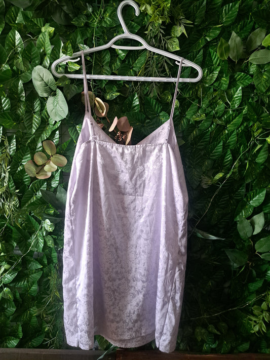 Robe-nuisette lilas avec petites fleurs