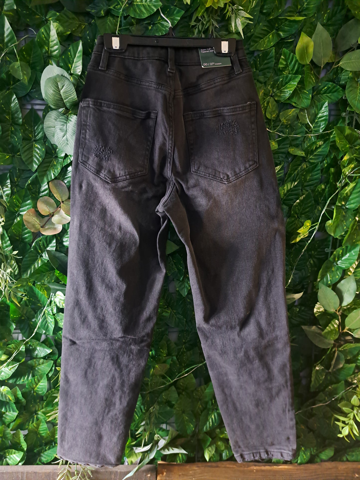 Jeans noir vintage troué avec étiquette