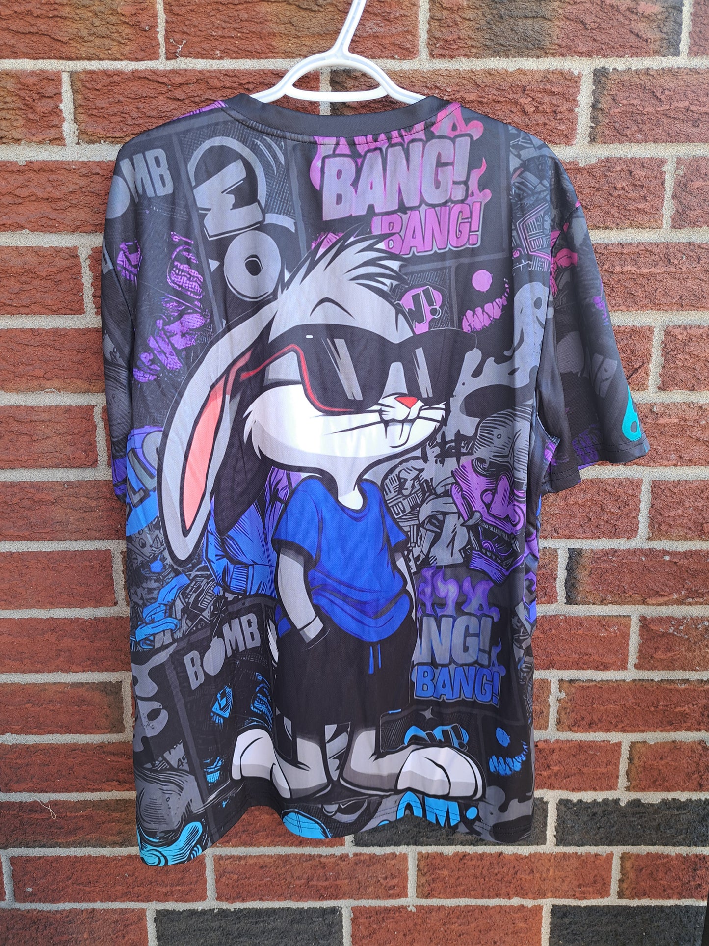 T-shirt noir avec lapin