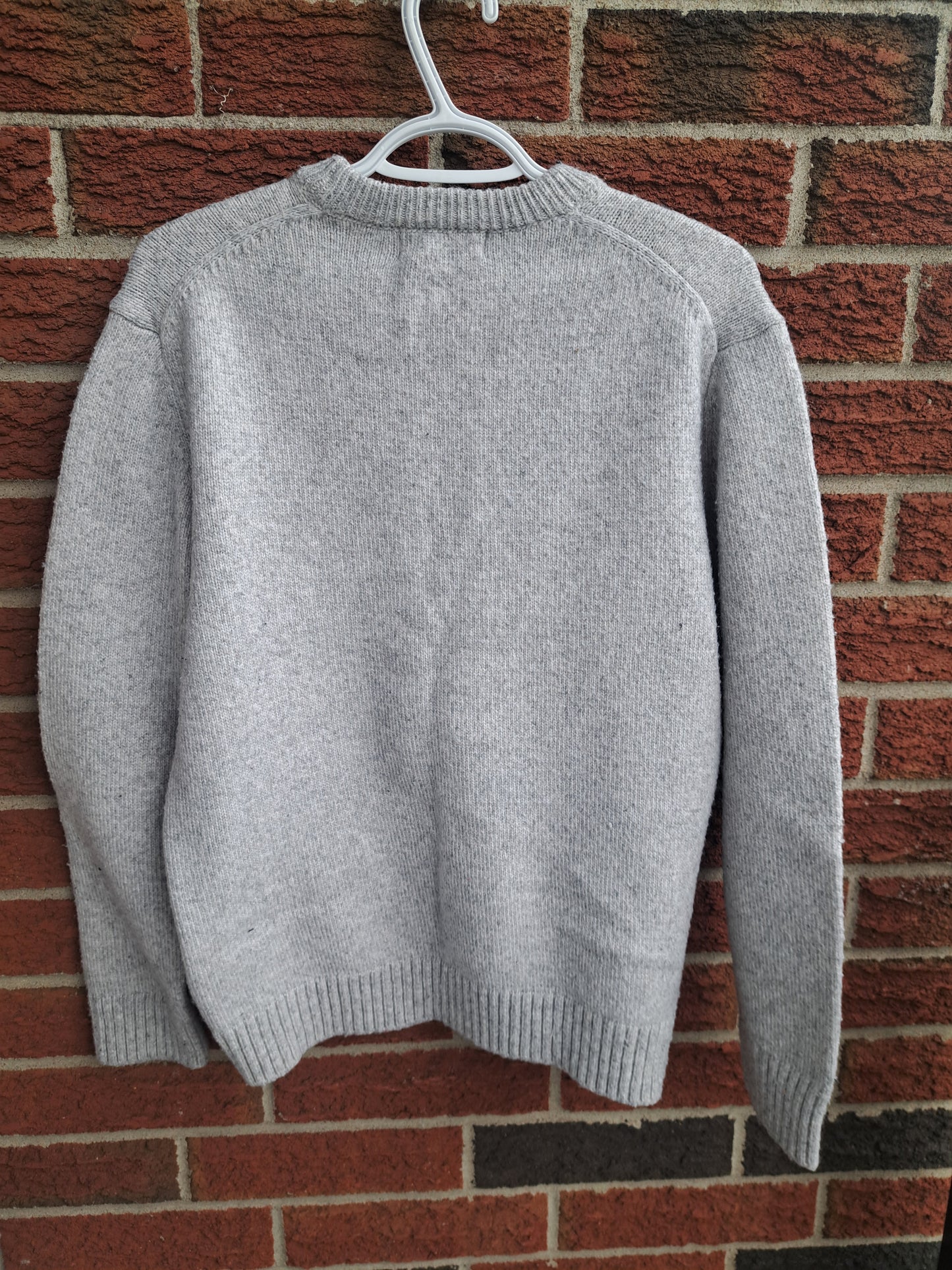 Chandail chaud gris pâle à manches longues