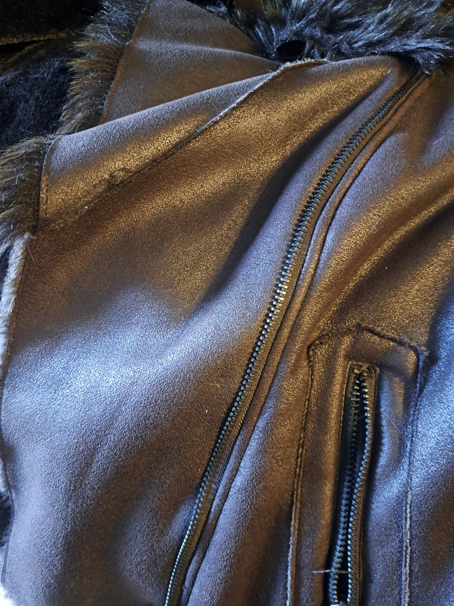 Manteau brun bourgogne avec ''fourrure''