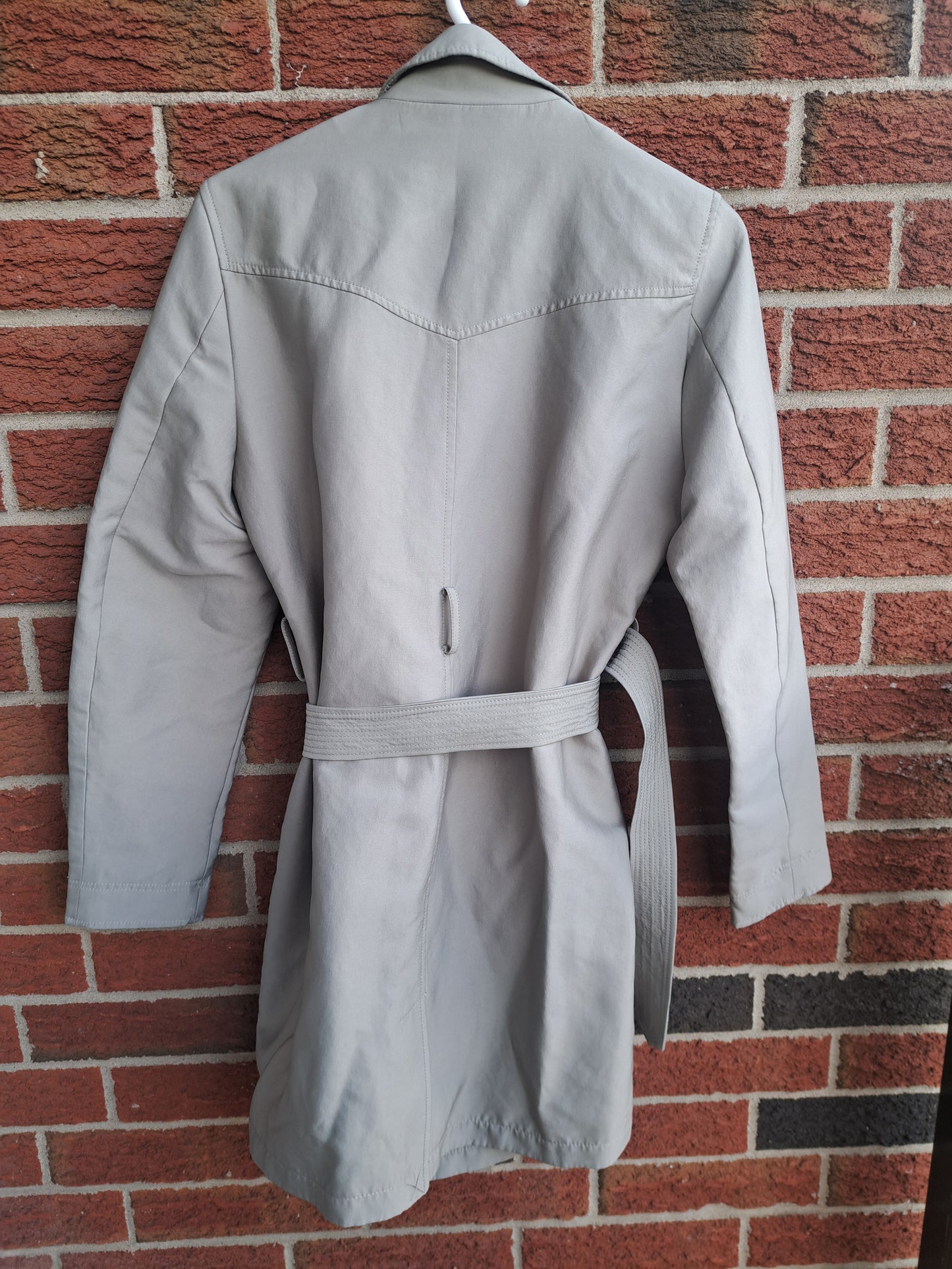 Manteau de printemps vert kaki avec ceinture