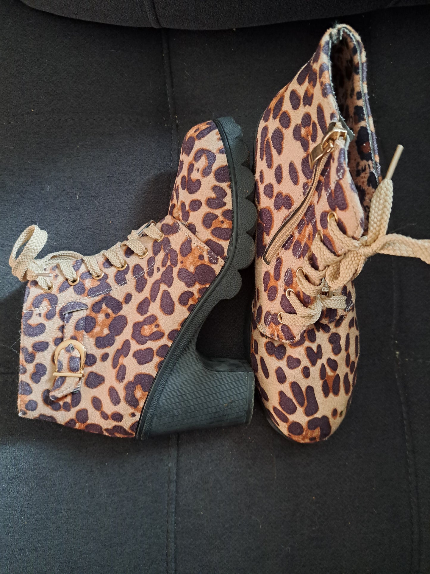Botte à talons carrés motifs leopard