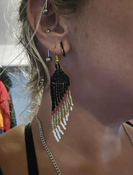 Boucles d'oreilles avec perles noires et blanches