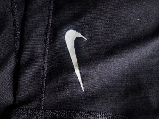 Short de sport noir avec bande rose Nike