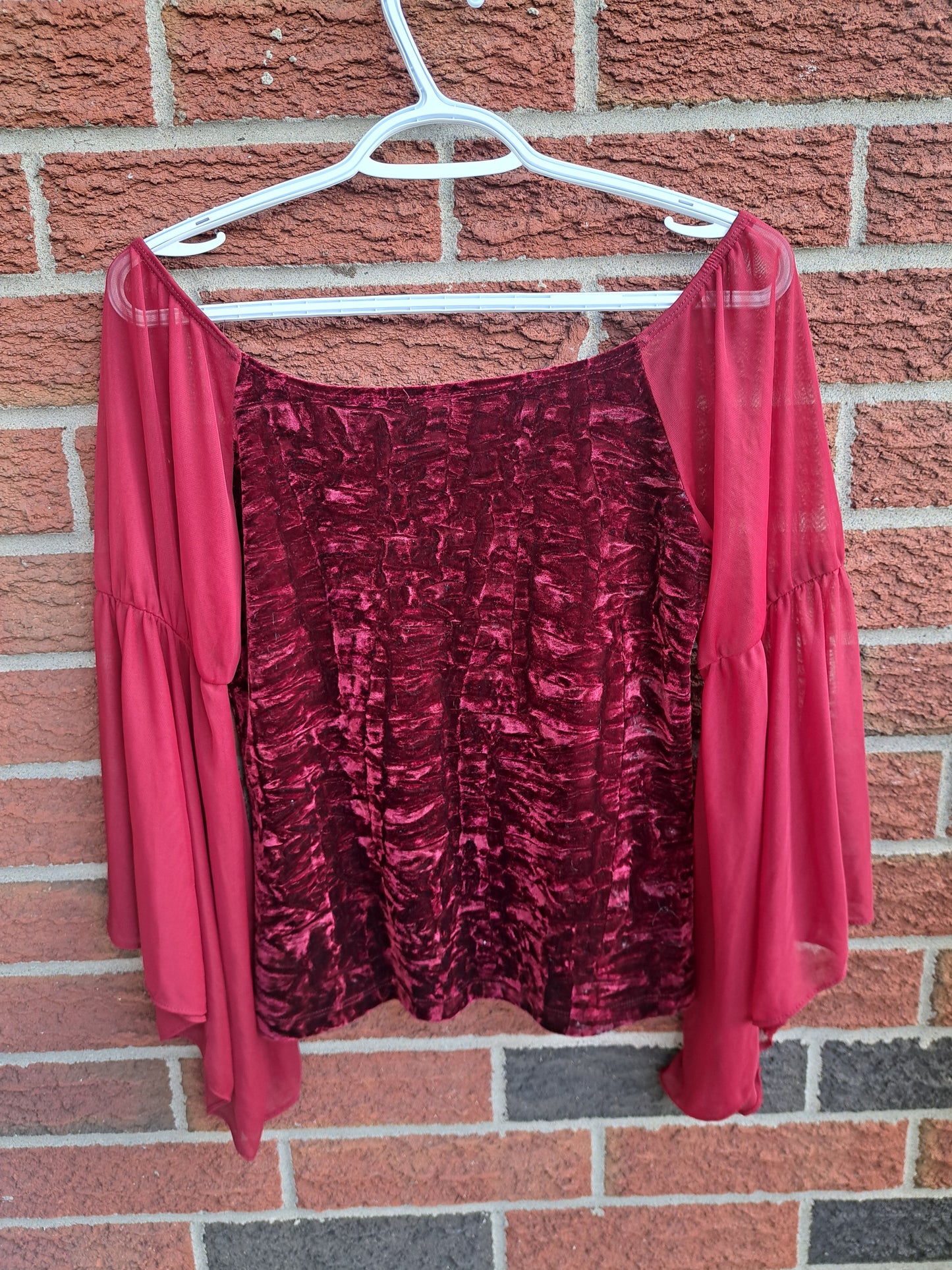Chandail à manches longues transparentes, rouge velours