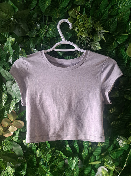 T-shirt gris pâle à manches courtes avec étiquette Aritzia