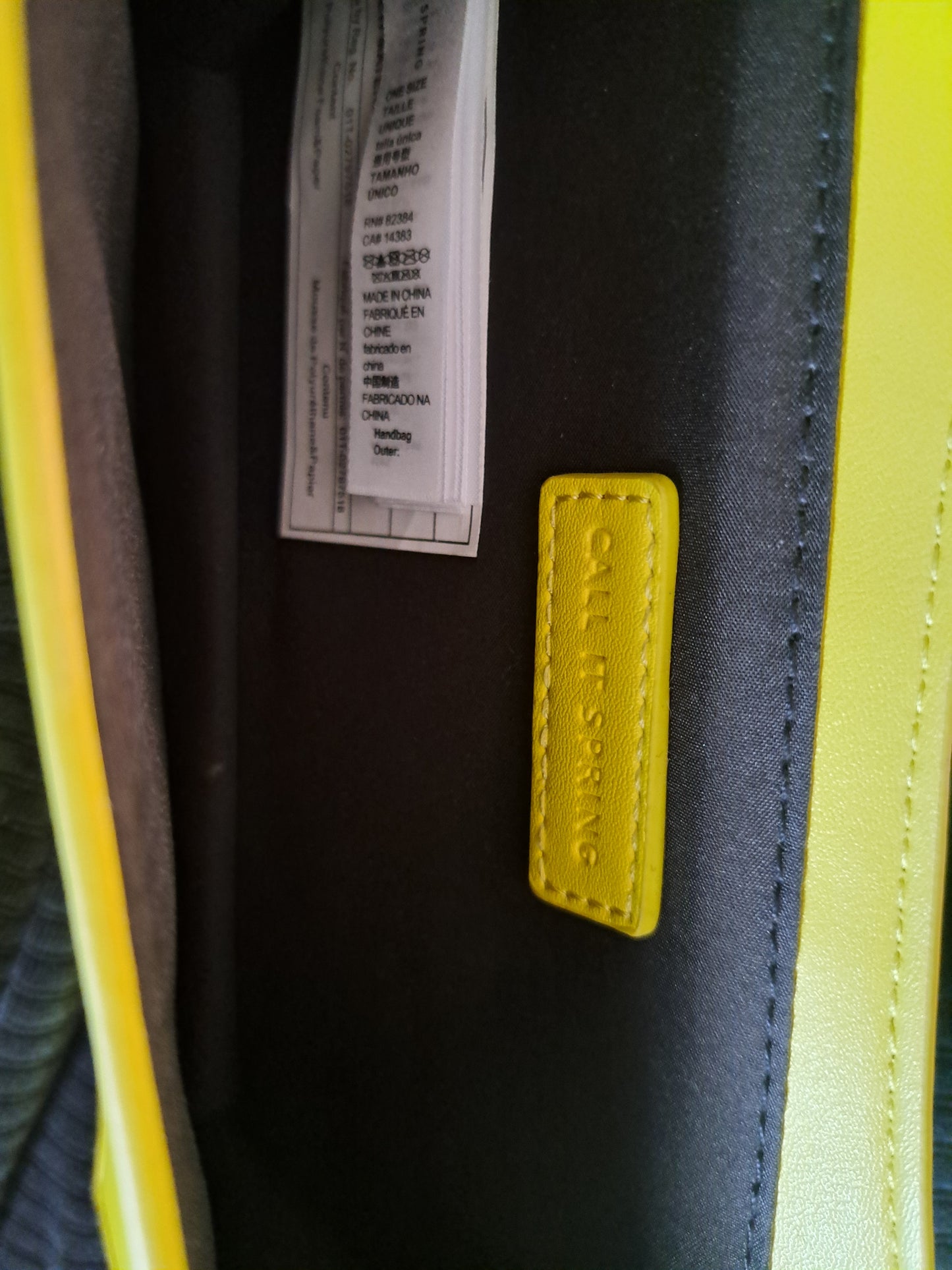 Sac à main jaune fluo avec chaine or