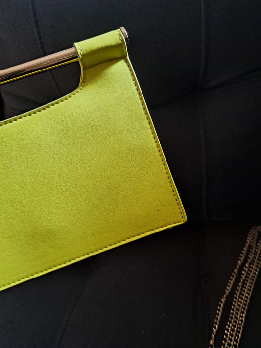 Sac à main jaune fluo avec chaine or