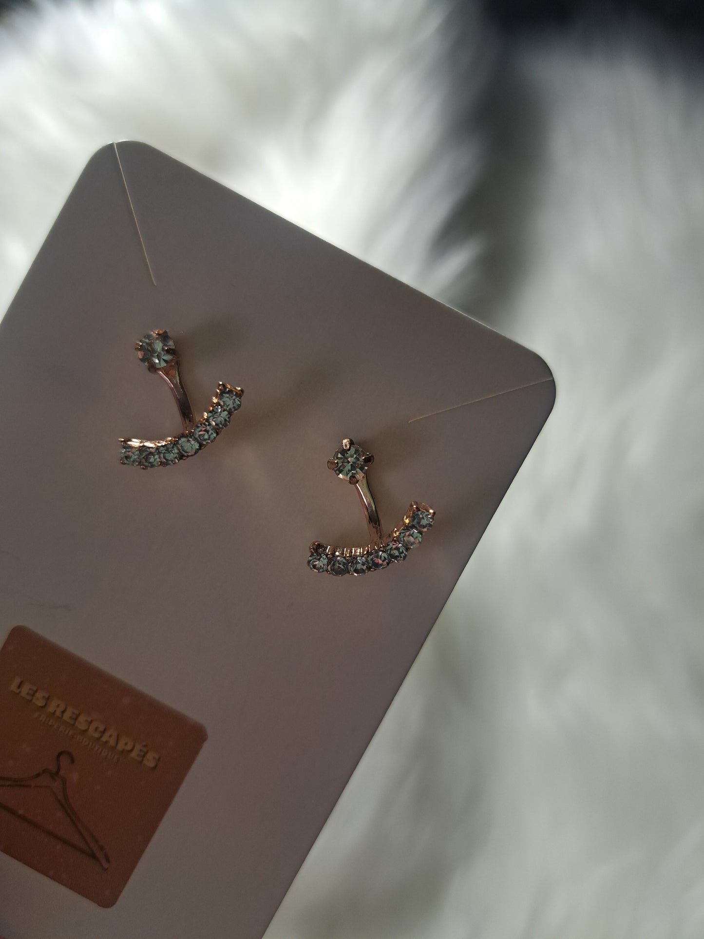 Boucles d'oreilles avec faux diamants