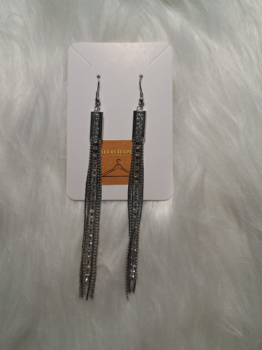 Boucles d'oreilles longues argentées faux diamants