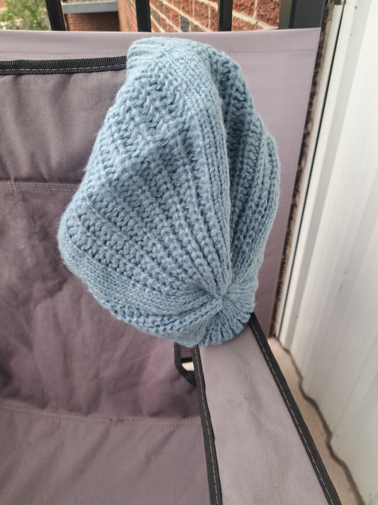 Tuque bleu pâle style béret