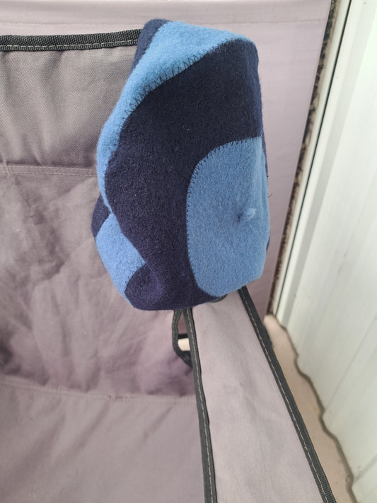 Béret bleu pâle et bleu foncé