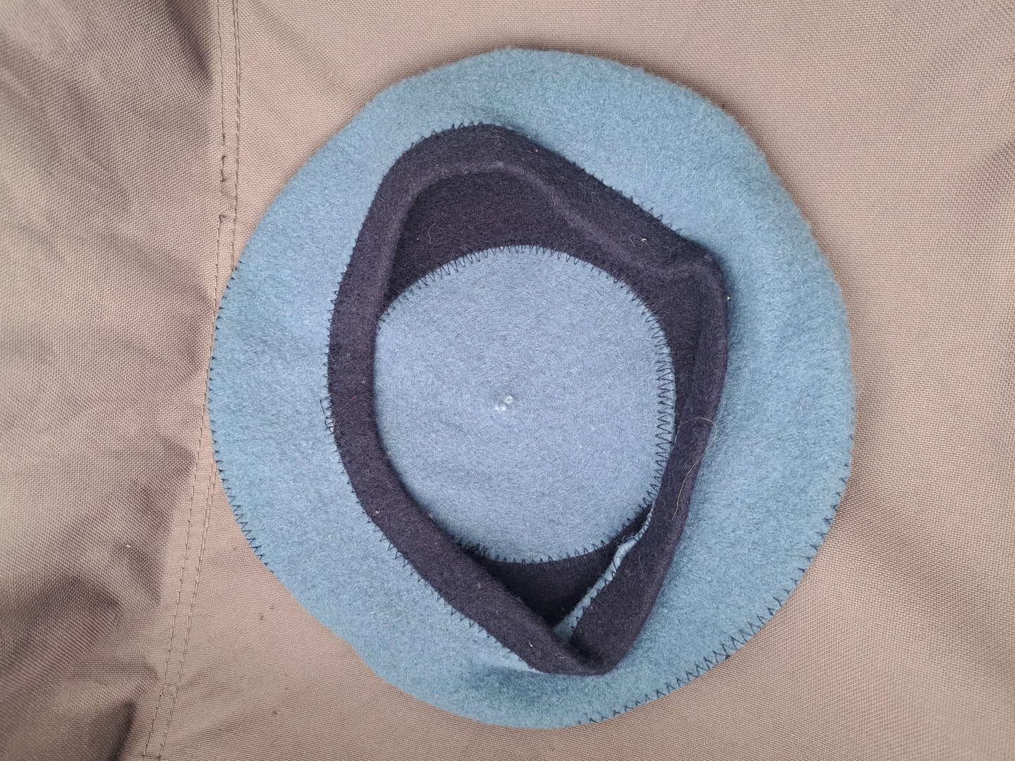 Béret bleu pâle et bleu foncé