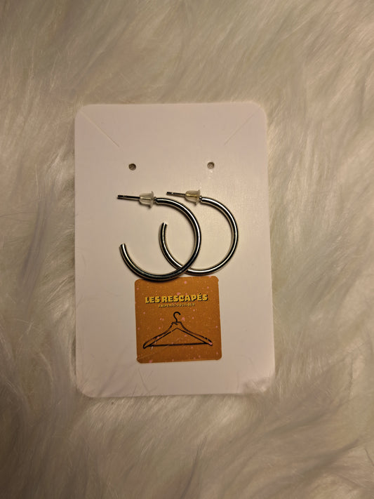 Petites boucles d'oreilles rondes couleur argent
