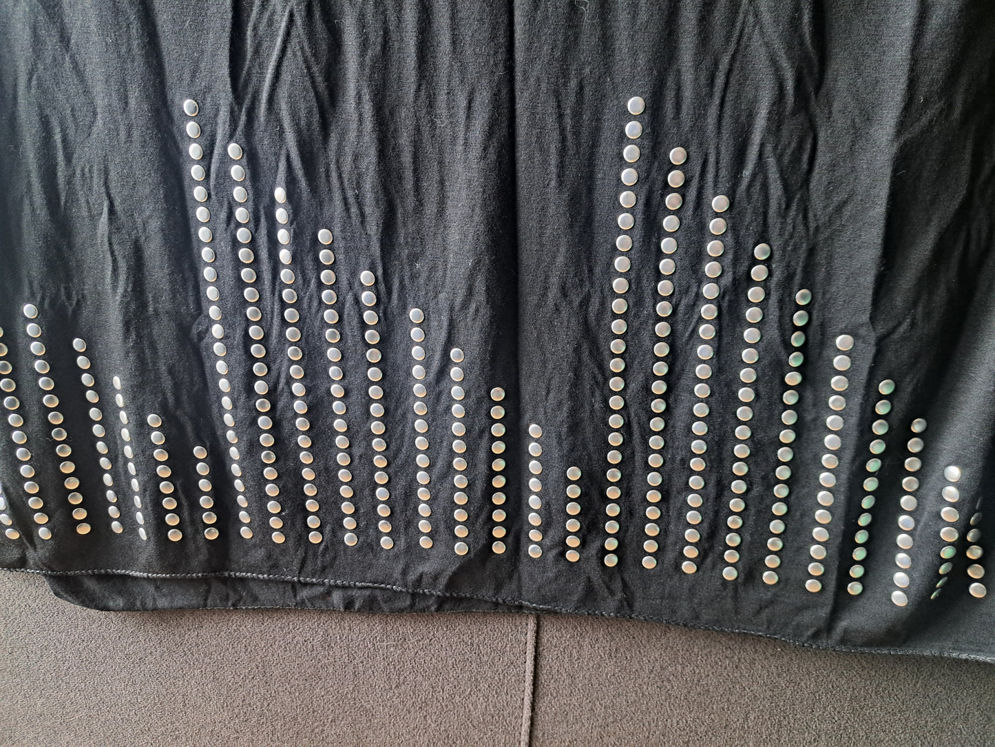 Grand foulard noir lourd