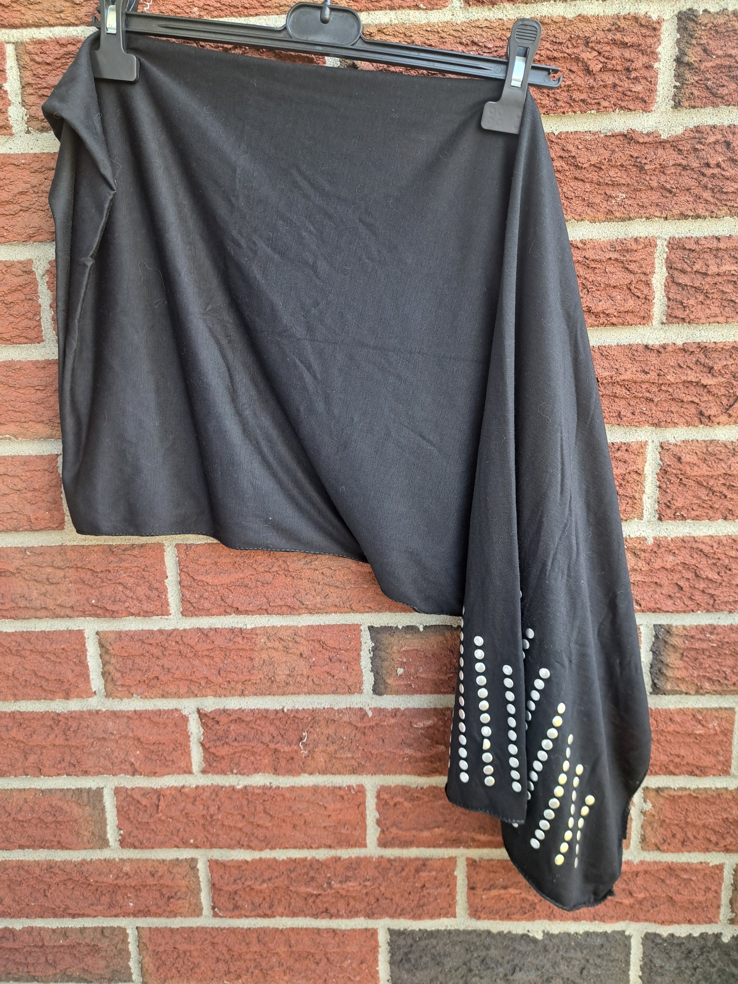 Grand foulard noir lourd