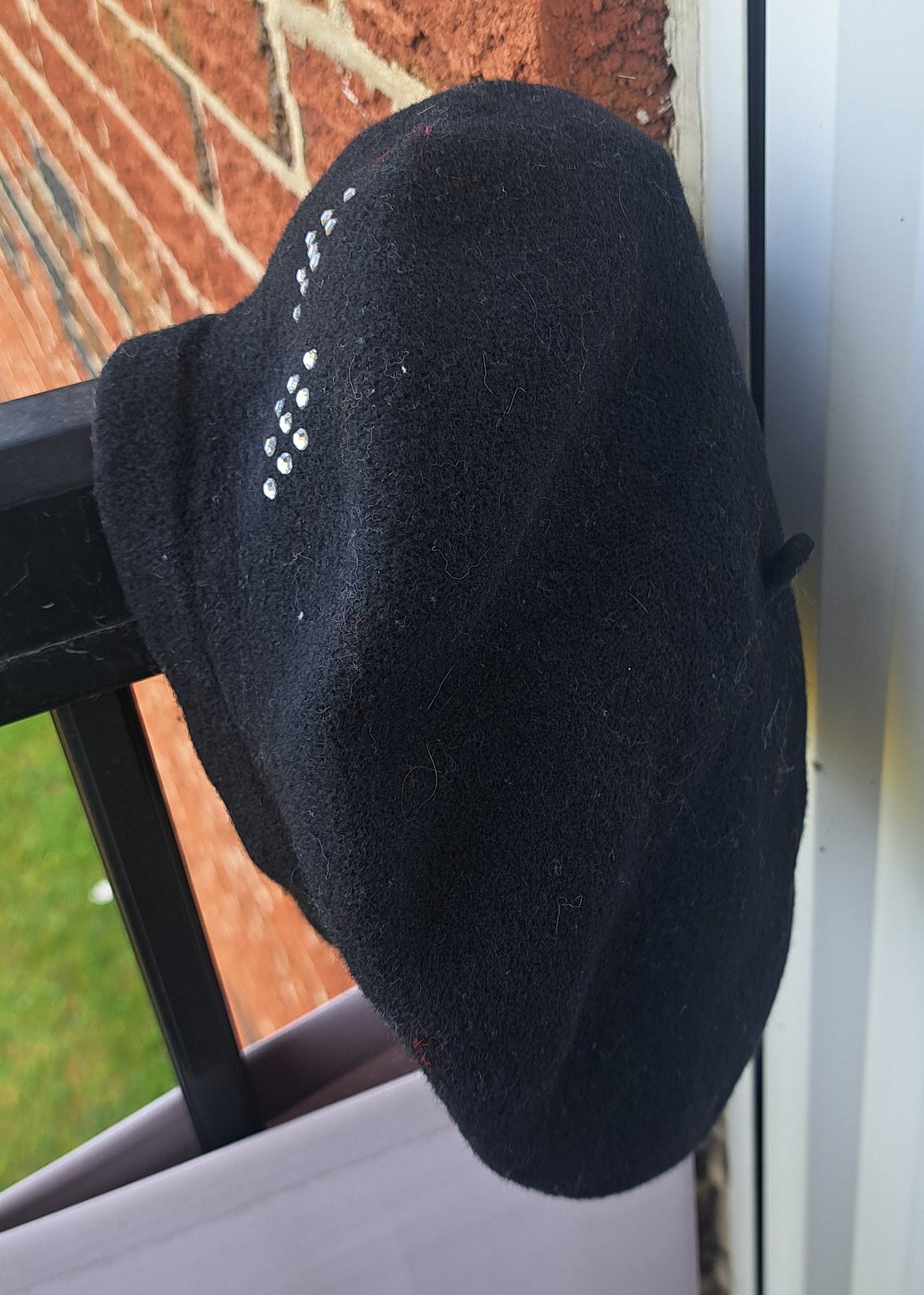 Béret noir avec petits diamants