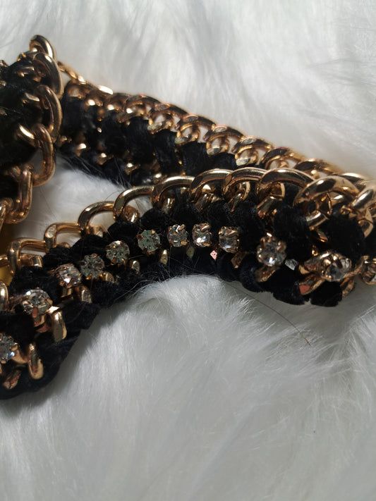 Collier en velours noir, doré et faux diamants
