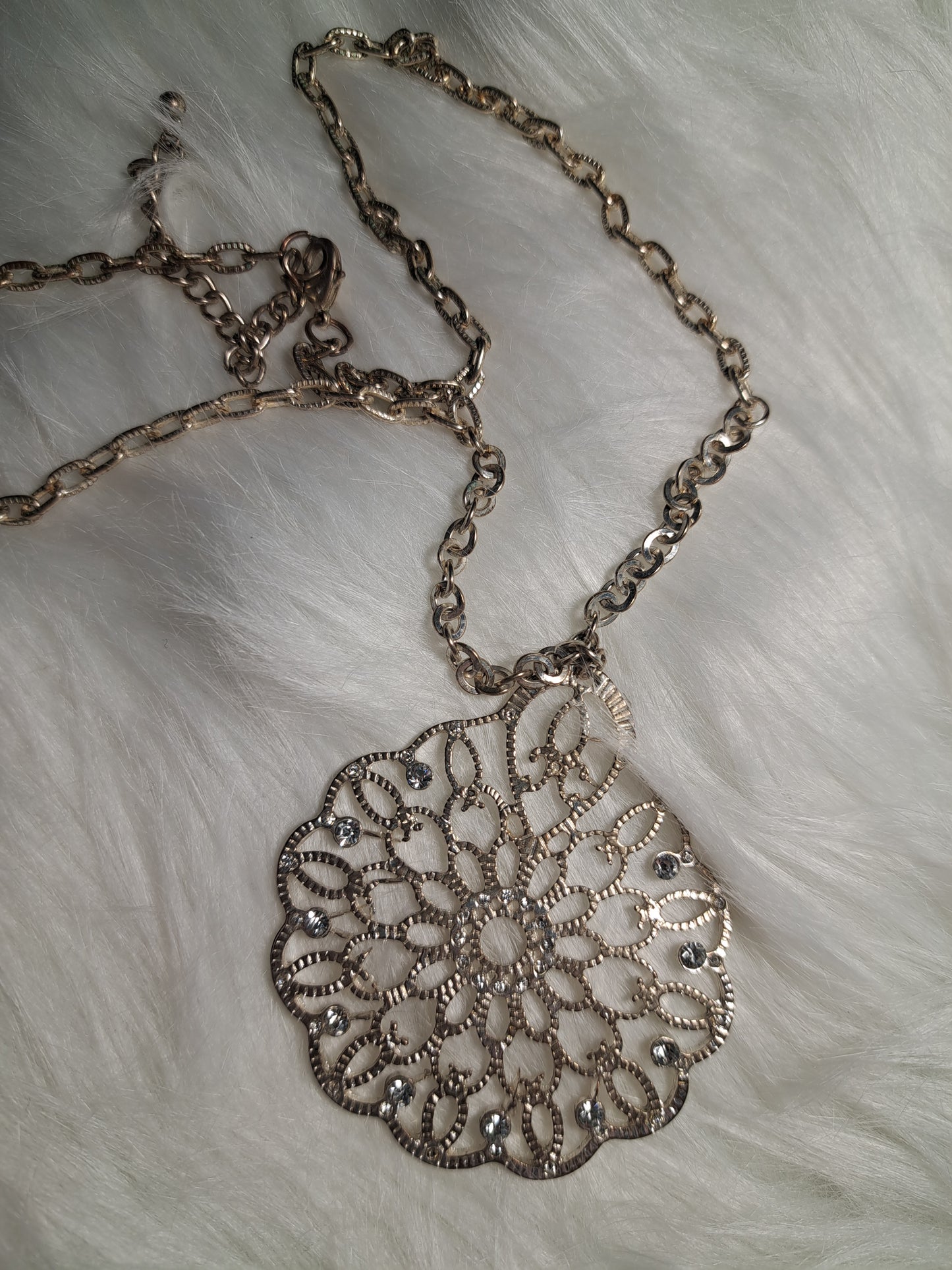 Long collier argent avec gros pendentif