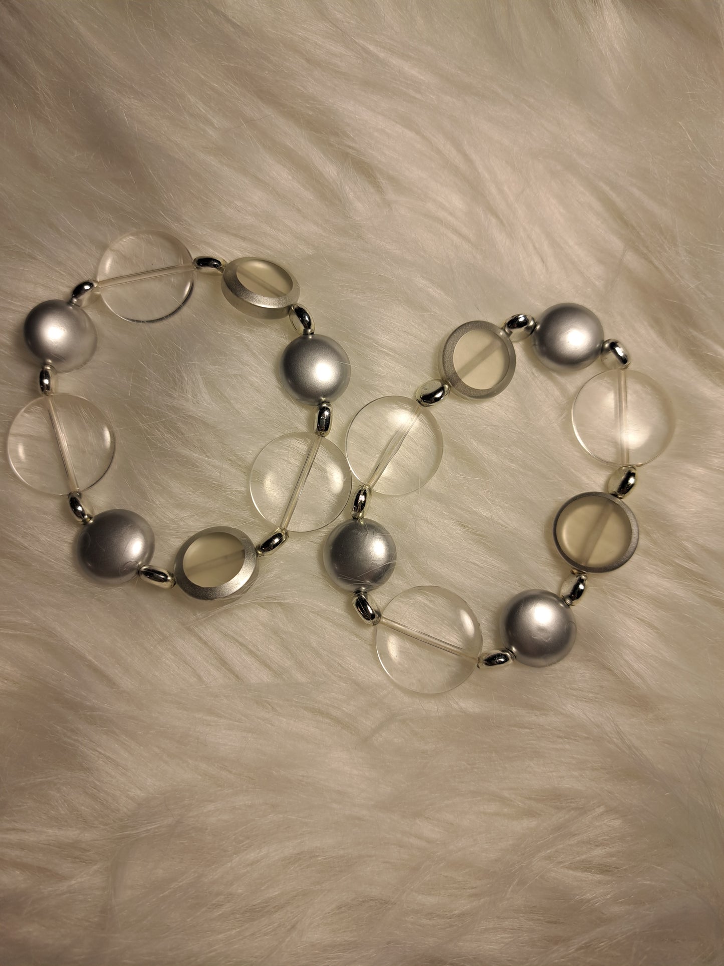 2 Bracelets élastiques avec perles de plastiques