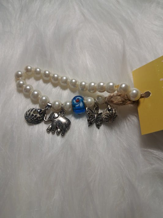 Bracelet perles blanches pendentif éléphant