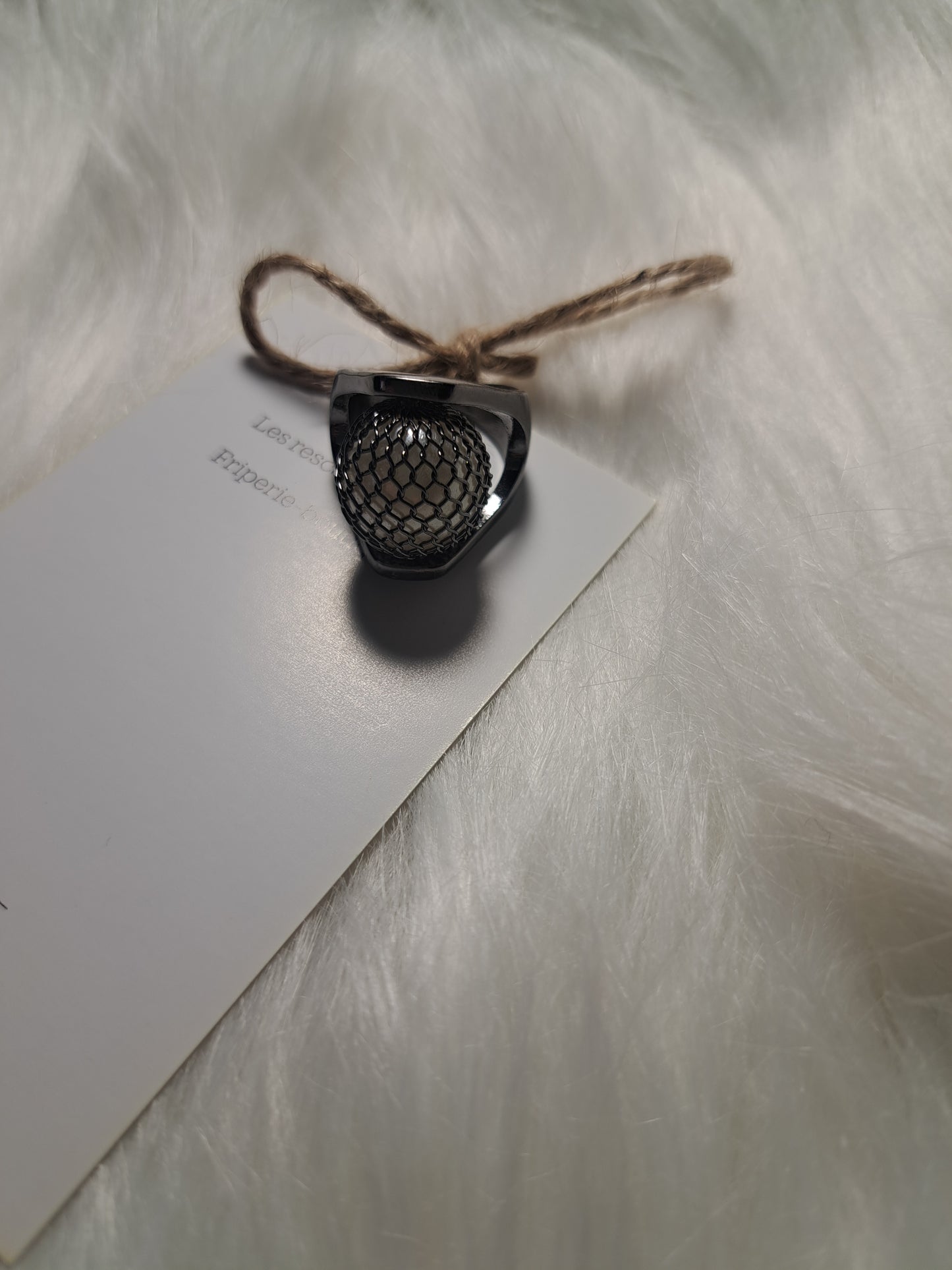 Bague avec grosse perle blanche