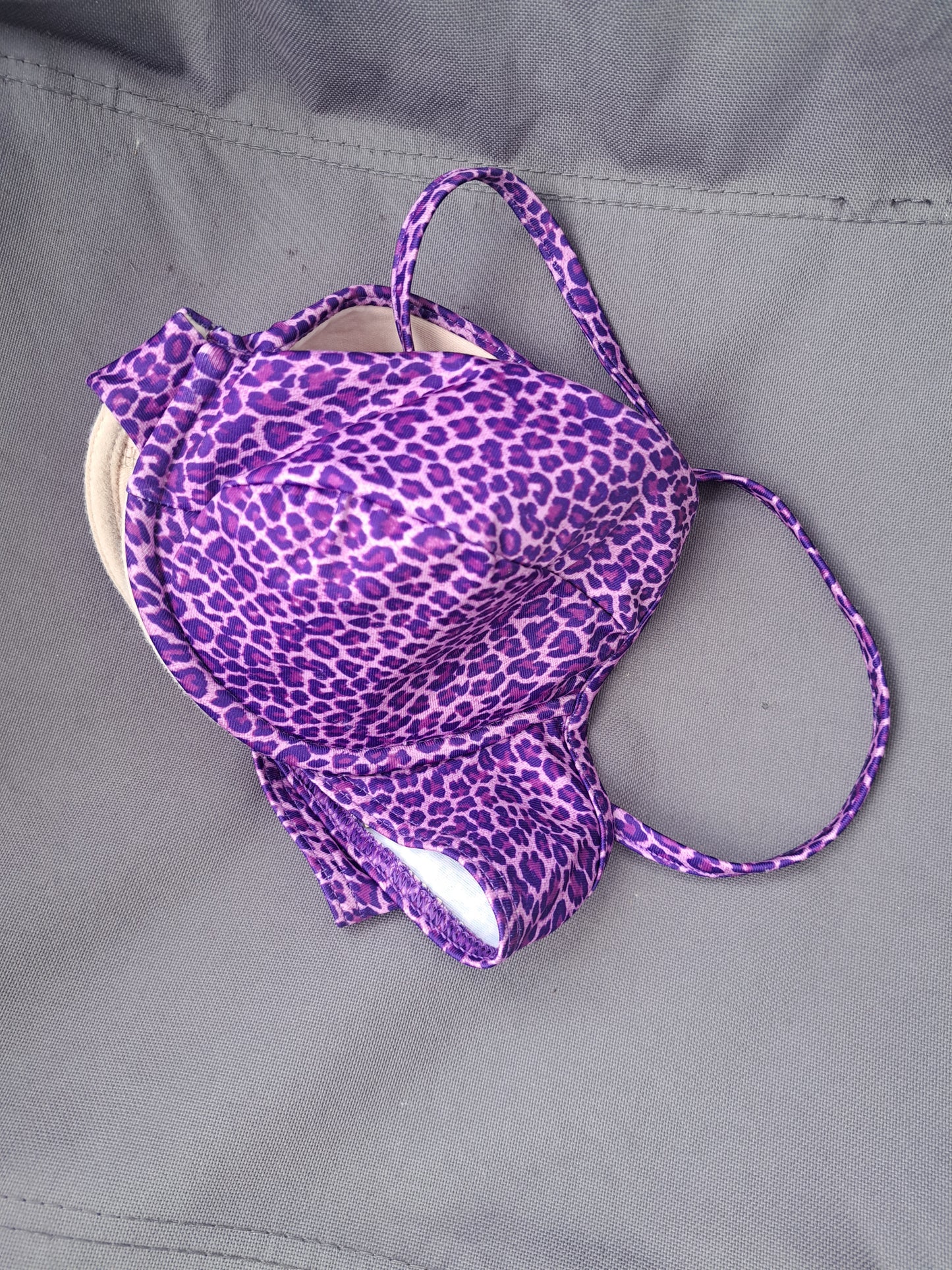 Haut de bikini mauve motifs léopards