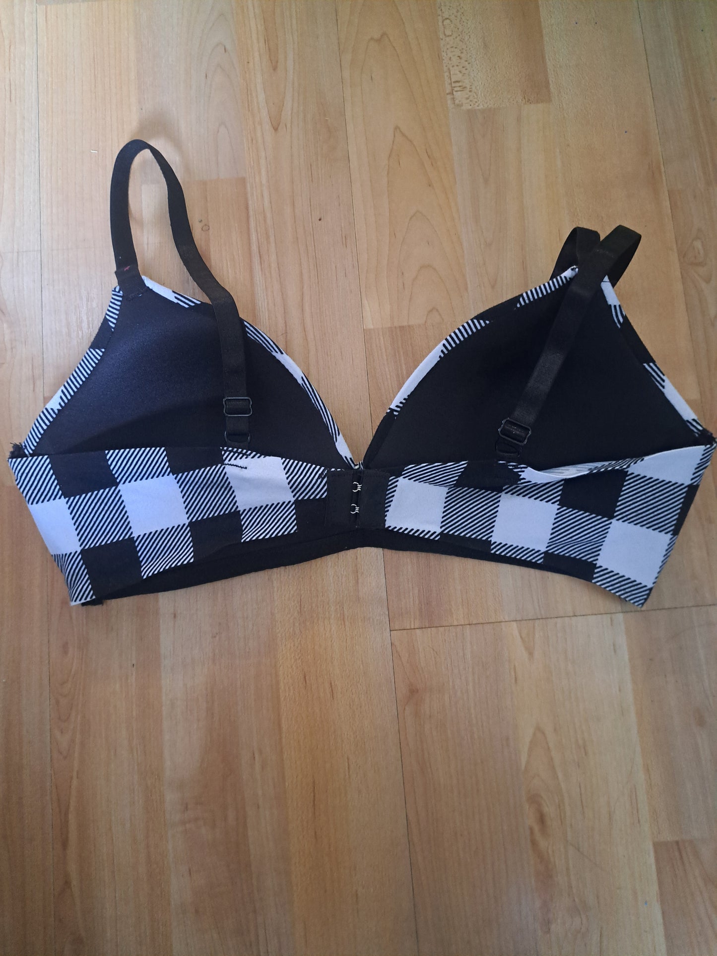 Soutien gorge blanc et noir à carreaux