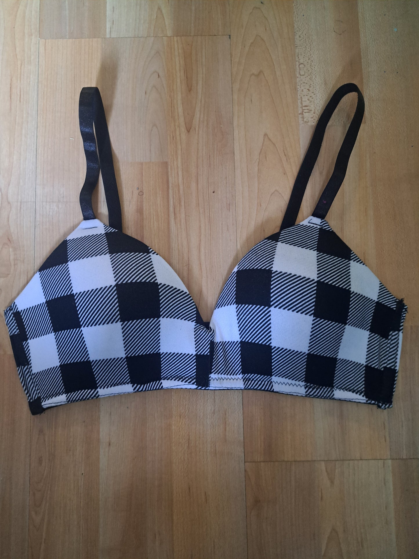 Soutien gorge blanc et noir à carreaux